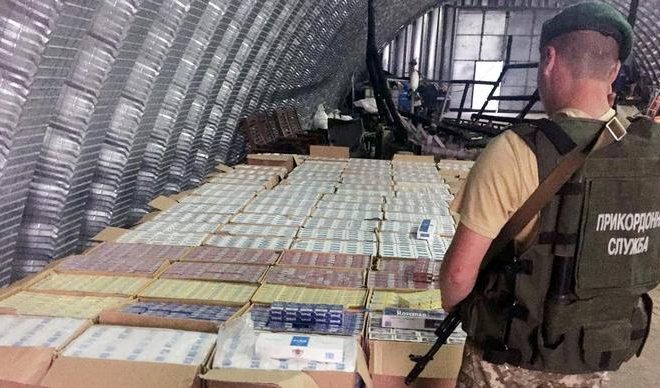Насіров заявляє про втрату контролю на митниці, а Нефьодов анонсує криміналізацію контрабанди