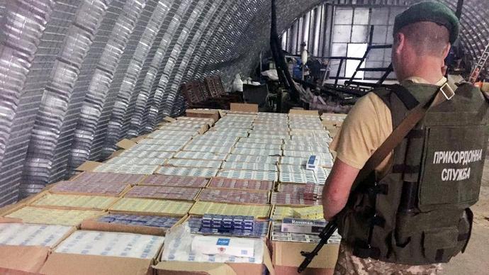 Насіров заявляє про втрату контролю на митниці, а Нефьодов анонсує криміналізацію контрабанди