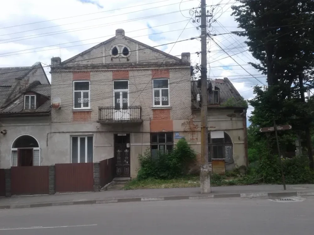 У Калуші вдвічі здешевили центр міста: комунальне приміщення знову продають на торгах
