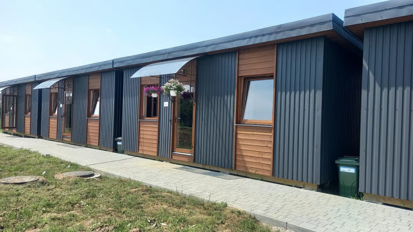 Житло для працівників релокованих підприємств: модульні містечка і утримання кадрів