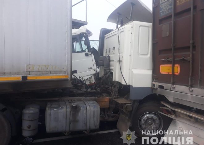 Масштабна ДТП на Одещині: 11 авто зіткнулися у тумані, є жертви