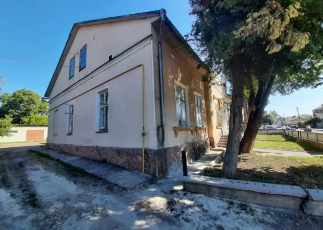 У Калуші продають комунальні приміщення на Грушевського за 920 тисяч гривень