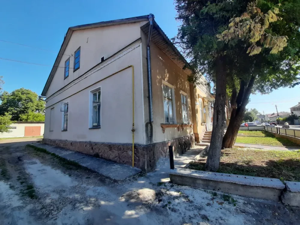У Калуші продають комунальні приміщення на Грушевського за 920 тисяч гривень