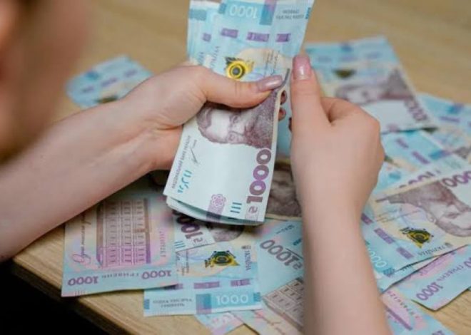 На Прикарпатті середня зарплата досягла 26,4 тисячі гривень: які галузі лідирують за виплатами